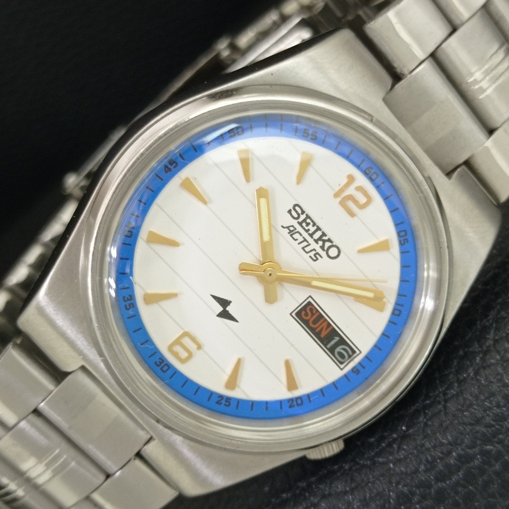 Vintage 1987 Seiko Automatic Mens Silver Watch WDaydate  White Accents